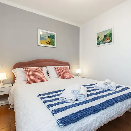 C22 Beachfront - Bath, Pool, Private Beach, Parking Free Nyaraló