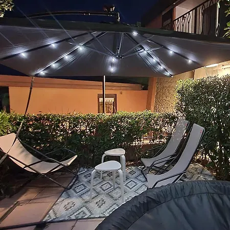 펜션 C22 Beachfront - Bath, Pool, Private Beach, Parking Free