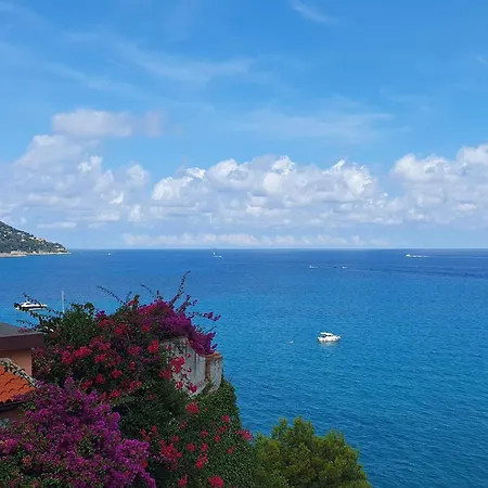 C22 Beachfront - Bath, Pool, Private Beach, Parking Free Marina dʼAndora