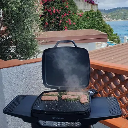 Nyaraló C22 Beachfront - Bath, Pool, Private Beach, Parking Free *