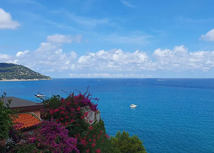 C22 Beachfront - Bath, Pool, Private Beach, Parking Free Marina dʼAndora