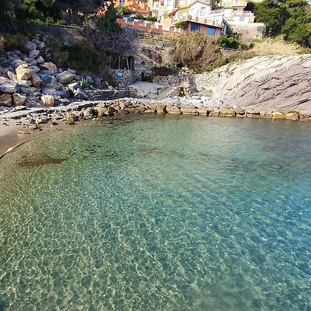בית נופש C22 Beachfront - Bath, Pool, Private Beach, Parking Free