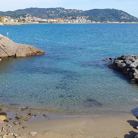 C22 Beachfront - Bath, Pool, Private Beach, Parking Free בית נופש *