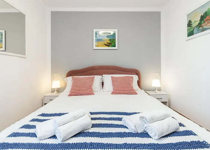 Hébergement de vacances C22 Beachfront - Bath, Pool, Private Beach, Parking Free *