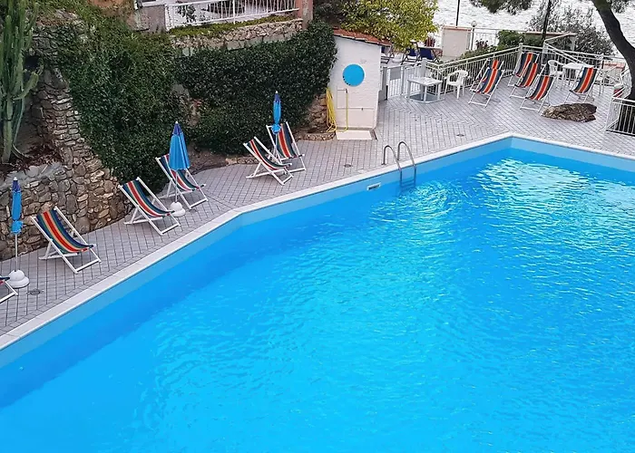 C22 Beachfront - Bath, Pool, Private Beach, Parking Free * Marina dʼAndora